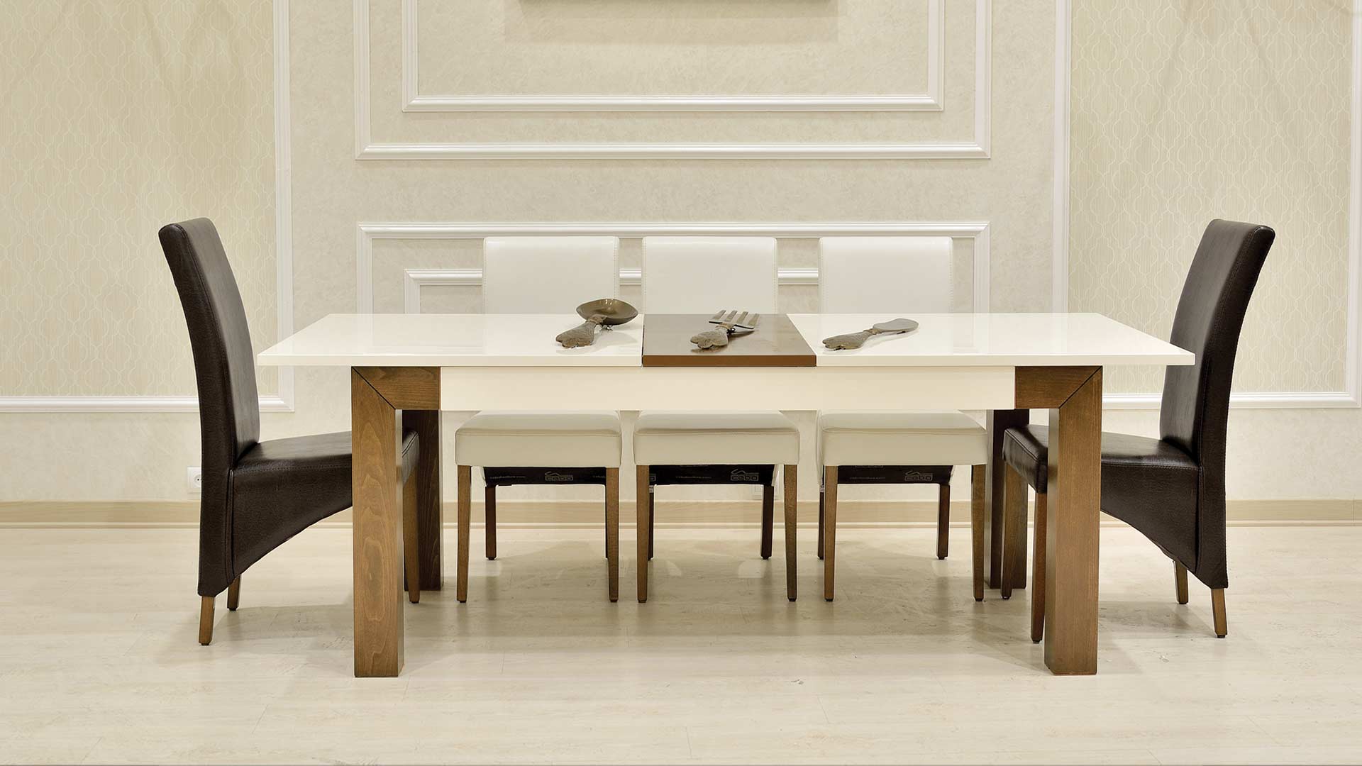 میز غذاخوری شوکا