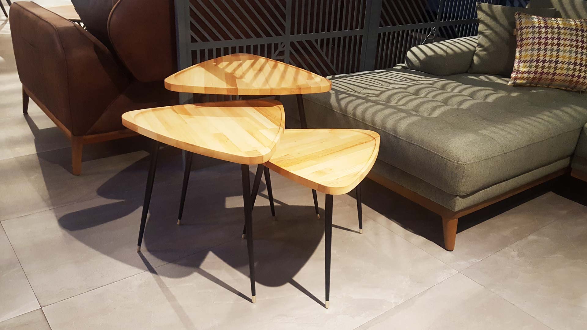 کنار مبل ترینال