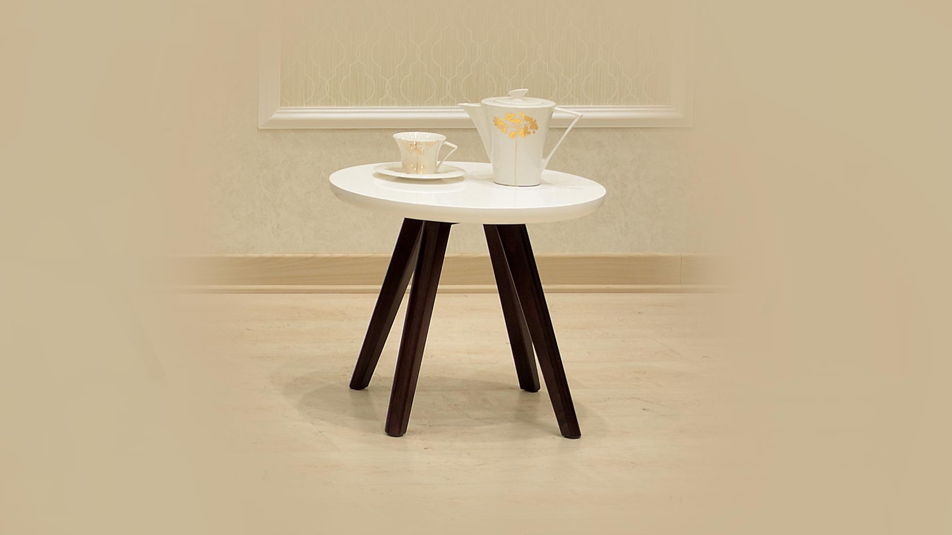 کنار مبل کارن