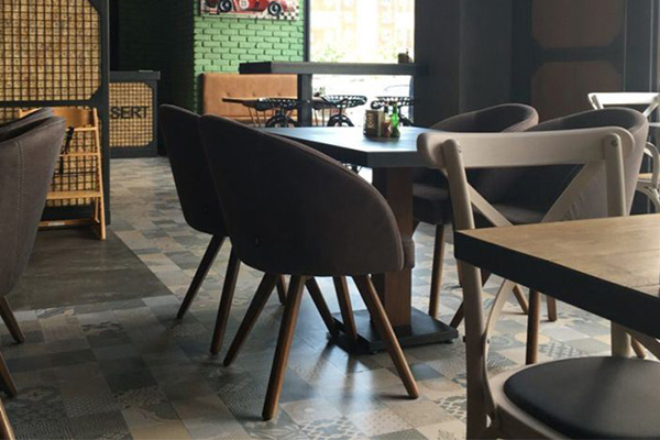 میز و صندلی مناسب کافی شاپ