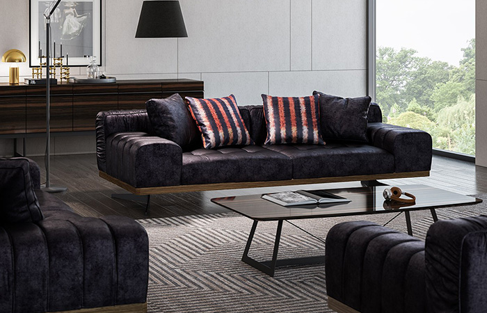 به نشیمن و کاور مبلمان توجه کنید: