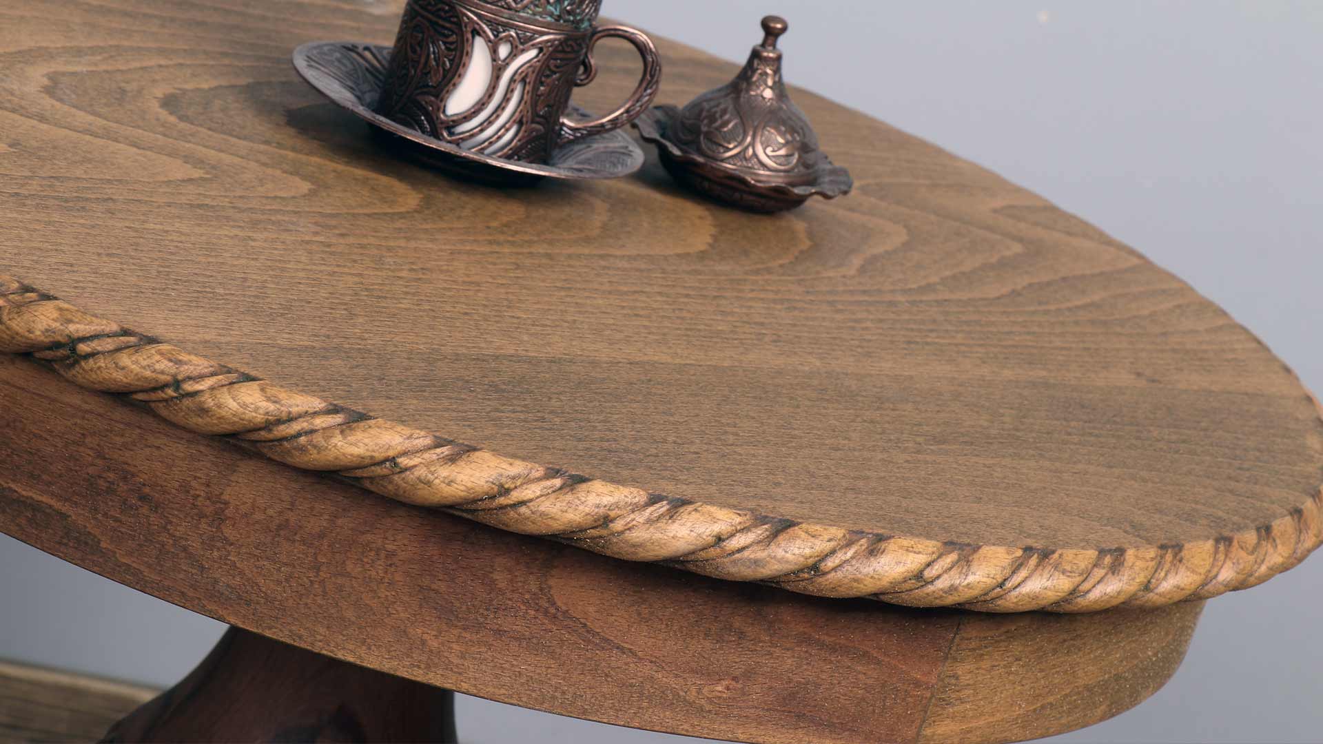 کنار مبل آرنا