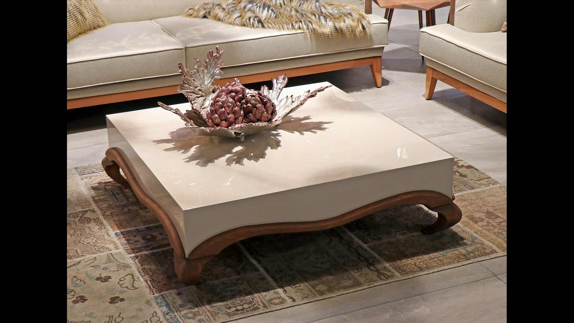 جلو مبل دانته