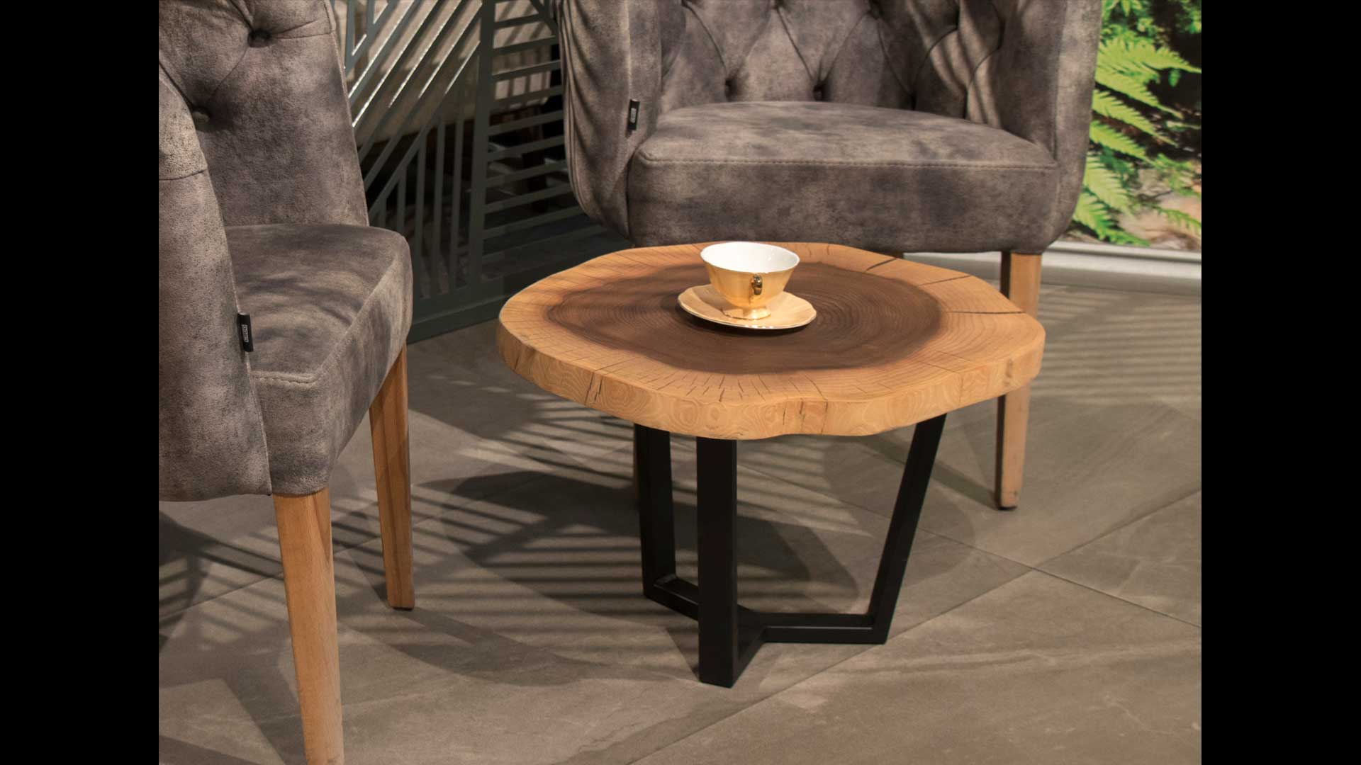 کنار مبل ترانک