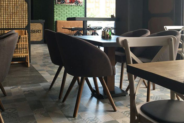 تاثیر میز و صندلی بر روی کافی شاپ