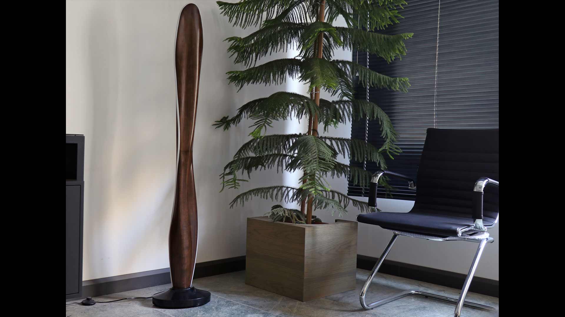 آباژور ایستاده لوم