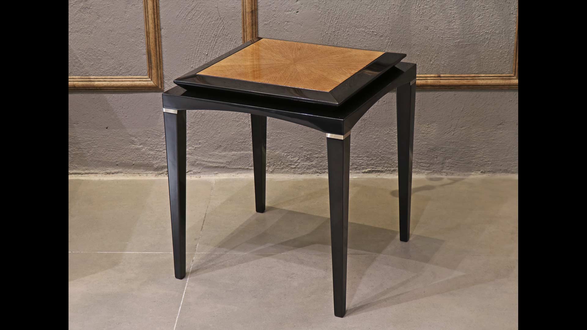 میز کنار مبل رویال