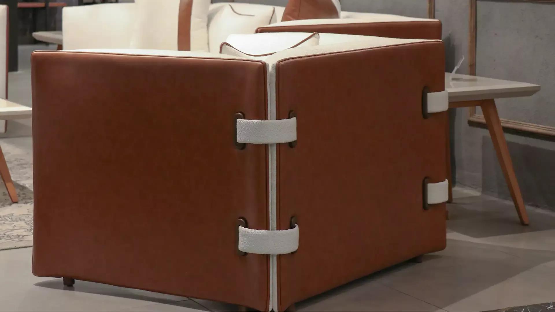 نمای پشت مبل تک نفره مارکا