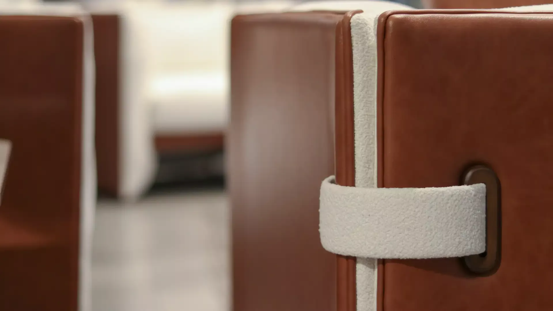 نمای پشت مبل مارکا