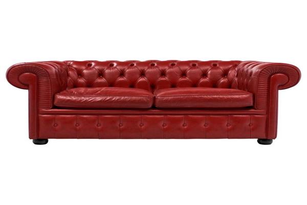 2.مبل چسترفیلد (Chesterfield Sofa)