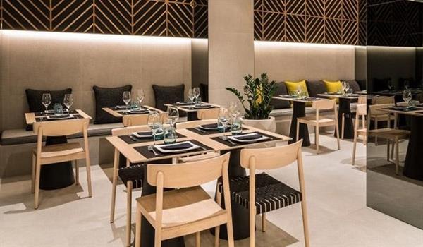 b. انتخاب میز و صندلی رستوران بر اساس جنس: