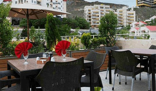 ویژگی های خوب یک تولید کننده میز و صندلی کافی شاپ و روش های بهبود آن چیست ؟