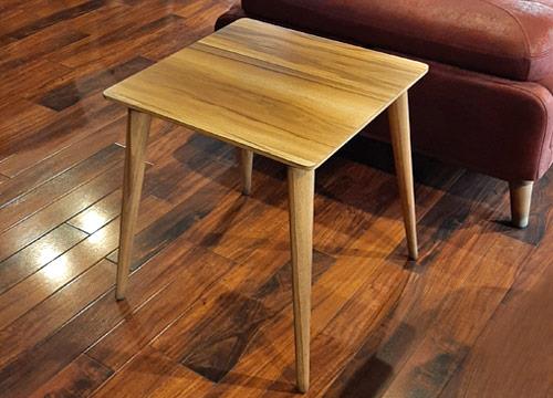 میز کنار مبل پرالین