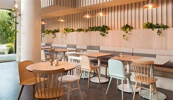 1. مبلمان و میز و صندلی های فضای باز رستورانی: