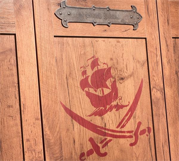 black pirate large wardrobe / کمد بزرگ بلک پایرت 4