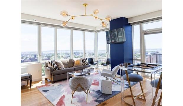 استفاده از رنگ سال در رنگ آمیزی دیوار ها.