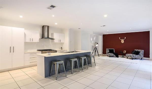 3. مینیمالیستی/حداقلی MINIMALIST