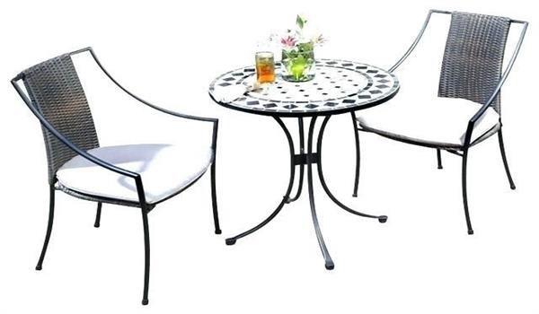 تاریخچه استفاده از فلز در ساخت میز و صندلی مربوط به چه زمانی می شود ؟