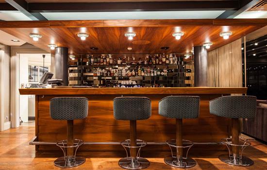 انواع مبلمان مناسب برای کافه و رستوران را نام ببرید؟